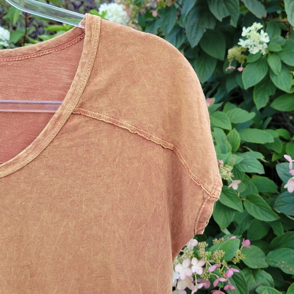 American Able V Neck Mineral Washed Rust color cap sleeve t-shirt size S… - Picture 8 of 8